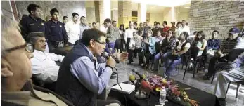  ??  ?? Conferenci­a. El senador Armando Ríos Piter habló en la Narro sobre el Tratado de Libre Comercio, así como de política y derechos humanos.