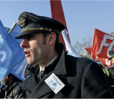  ??  ?? Manifestat­ion des différents syndicats d’Air France à Paris, en février.