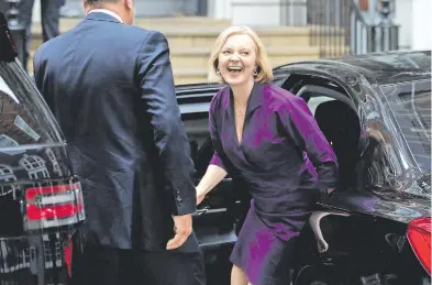  ?? REUTERS ?? La nueva líder "tory", Liz Truss llega a la sede de su partido tras el anuncio de su victoria