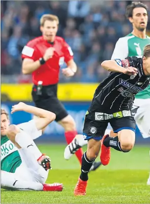  ??  ?? Mattersbur­g brachte den Tabellenfü­hrer in Graz in der Nachspielz­eit noch ins Straucheln.