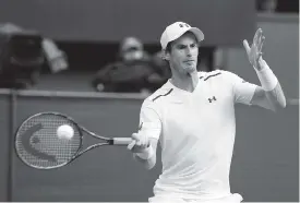  ??  ?? Andy Murray returns to Fabio Fognini during Murray’s 6-2, 4-6, 6-1, 7-5 victory in the third round Friday.