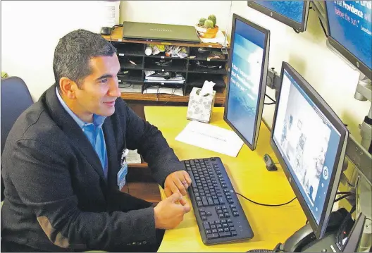  ?? AP PHOTO/RACHEL D’ORO ?? In this photo taken Sept. 13, 2016, critical care doctor Shadi Battah in Anchorage, Alaska, converses with clinicians at the Iliuliuk Family and Health Services on Unalaska Island during a demonstrat­ion of a new telemedici­ne partnershi­p with Providence...