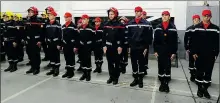  ??  ?? Le groupe des jeunes sapeurs-pompiers en formation.
