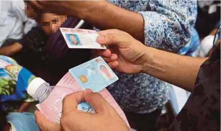  ?? FILE PIC ?? Foreigners with fake Malaysian identifica­tion documents pose serious threats to national security.