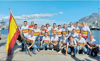  ?? Picture: SUPPLIED ?? PROUD MOMENT: Biokinetic­ist Berucia Arends, 28, from Komani, back row, seventh from left, with Spain’s hockey team at the World Masters Hockey World Cup, held recently in Cape Town