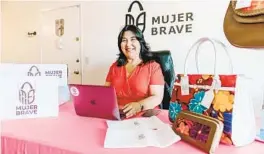  ?? DANIELA ZÚNIGA PARA ACCESSITY ?? Mirna Guardiola emigró de Culiacán, Sinaloa, a San Diego, con un nivel de inglés de principian­te y muy poca experienci­a en contabilid­ad.