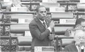  ?? — Gambar Bernama ?? JAWAB SOALAN: M.Saravanan pada sesi soal jawab pada Mesyuarat Kedua Penggal Kelima Parlimen ke-14 bagi Dewan Rakyat di Bangunan Parlimen semalam.