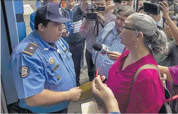  ??  ?? Permiso. La Policía de Nicaragua prohibió a inicios de abril cualquier manifestac­ión, alegando que se debía solicitar permiso para toda actividad en la vía pública.