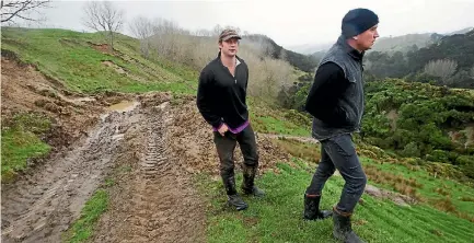  ?? PHOTO: FAITH SUTHERLAND/FAIRFAX NZ ?? Federated Farmers meat & fibre chairman Richard Morrison, left, inspects his wet farm near Marton with James Stewart.