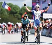  ??  ?? Arnaud Démare a encore fait parler sa force. Tant pis pour Bryan Coquard... (Photo AFP)