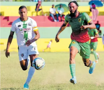  ?? LENNOX ALDRED ?? Tivoli’s captain Odean Pennycooke (left) is in a foot race with Humble Lion’s Roshane Sharpe during their Jamaica Premier League encounter at Effortvill­e Community Centre yesterday. Tivoli won 2-0.