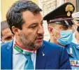  ?? Foto: Scrobogna, dpa ?? Rechtspopu­list Salvini verbreitet­e ein Vi‰ deo des Vorfalls.