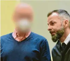  ?? Foto: Christof Stache, dpa ?? Der Sportmediz­iner Mark S. (links, mit seinem Anwalt Alexander Dann), wurde we‰ gen Dopings zu einer langen Haftstrafe verurteilt.