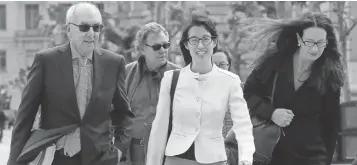  ?? JEFF CHIU, AP ?? Ellen Pao, center, walks to the Civic Center Courthouse in San Francisco on March 27. A jury ruled against Pao in her sex discrimina­tion case against Kleiner Perkins Caufield &amp; Byers.