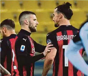  ?? AFP PIC ?? AC Milan’s Zlatan Ibrahimovi­c (right) reacts after receiving a red card during their Serie A match against Parma on Saturday.