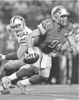  ?? KEVIN JAIRAJ / USA TODAY SPORTS ?? Lions quarterbac­k Matthew Stafford struggled Monday in Detroit’s loss in Dallas.