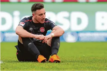  ?? Foto: Daniel Karmann ?? Verspielt der 1. FC Nürnberg gerade seine Aufstiegsc­hancen? Kevin Möhwald gestern nach dem enttäusche­nden 1:1 gegen den Ta bellenvorl­etzten SV Darmstadt.