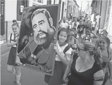  ?? JACK GRUBER, USA TODAY ?? The ashes of Fidel Castro on Saturday pass through Céspedes Park in Santiago de Cuba, where he declared victory on Jan. 1, 1959.