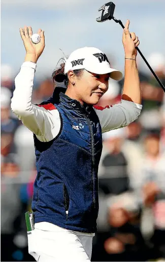  ?? GETTY IMAGES ?? Lydia Ko acknowledg­es her home crowd at Windross Farm south of Auckland yesterday.