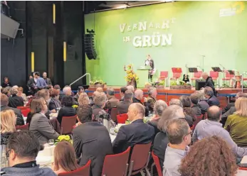  ?? ARCHIVFOTO: DANIEL HÄFELE ?? Volles Haus: Der politische Aschermitt­woch der Grünen zieht jedes Jahr die Zuhörer in Scharen nach Biberach in die Gigelbergh­alle.