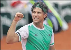  ??  ?? BRILLANTE. Dominic Thiem celebra su victoria contra Djokovic.