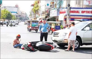  ?? HENG CHIVOAN ?? Sixty-five people were injured in road accidents over the three-day Lunar New Year, statistics released by the Traffic and Public Order Department at the National Police reveal.