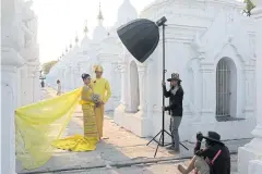  ??  ?? A couple pose for a wedding photo shoot at Kuthodaw Pagoda in Mandalay.