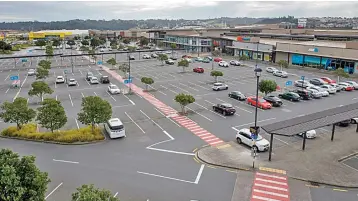  ?? (AFP) ?? From Sunday morning the Auckland city’s 1.7mn residents must stay at home except for essential shopping and work