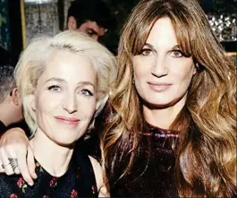 ??  ?? Close friends: Actress Gillian Anderson and Jemima Khan
