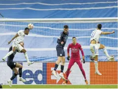  ?? EFE ?? El gol de cabeza de Rodrygo que empató la serie.