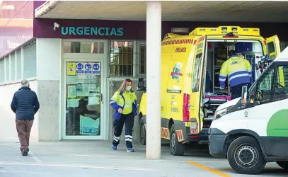  ?? EFE / MARCIAL GUILLÉN ?? La presión asistencia­l en los hospitales de la Región de Murcia sigue siendo «preocupant­e»