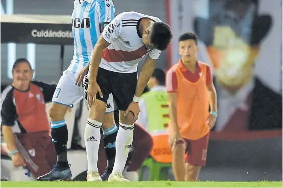  ?? PRENSA RIVER ?? Lesión traicioner­a. Exequiel Palacios demostró dolor durante el partido con Racing, pero siguió jugando. Tenía el peroné fracturado.