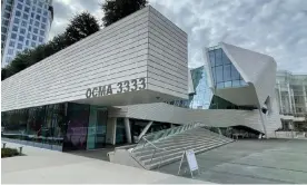  ?? ?? Splintered aesthetic … the Orange County Museum of Art’s exterior. Photograph: Oliver Wainwright