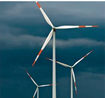  ?? FOTO: PLEUL DPA/LBN ?? Windräder sind wichtig für den Ausbau erneuerbar­er Energie, sind aber oft bei den Bürgern umstritten.