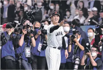  ?? ?? El astro japonés Shohei Ohtani gesticula tras la victoria ante Italia en los cuartos de final del Clásico Mundial de béisbol, el jueves 16 de marzo de 2023.