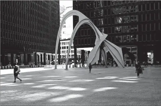  ?? ANTONIO PEREZ/CHICAGO TRIBUNE ?? A site that usually is burgeoning with foot traffic, the area around the Flamingo sculpturea­t Federal Plaza in Chicago nearly is devoid people on March 17.