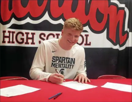  ?? JOHN KAMPF — THE NEWS-HERALD ?? Chase Kline, a linebacker at Chardon, signs his national letter of intent to play football at Michigan State on Dec. 20.