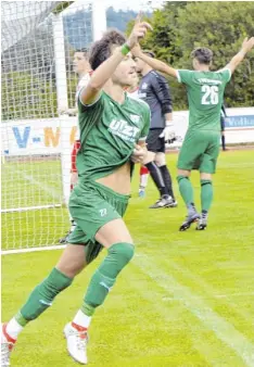  ?? Foto: Ernst Mayer ?? Torjubel als Dauerzusta­nd: Der Burgauer Torjäger Marc Sirch erzielte in dieser Saison bereits elf Treffer.