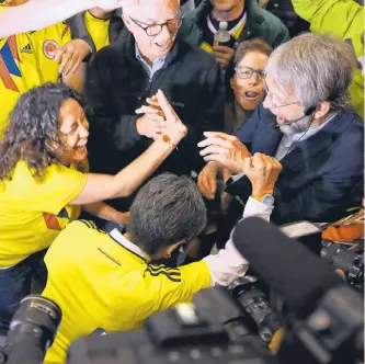  ?? EFE Y HÉCTOR FABIO ZAMORA /ACN ?? Los principale­s promotores de la iniciativa celebraron ayer al conocer los resultados, pese a derrota.