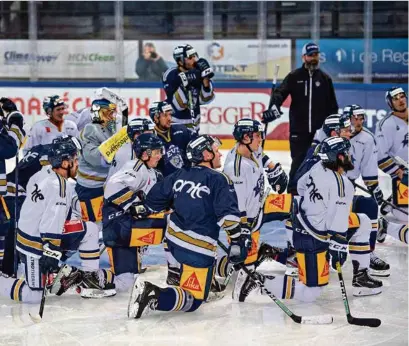  ?? (URS FLUEELER/KEYSTONE) ?? Les hockeyeurs de Zoug à l’entraîneme­nt, en juillet dernier.