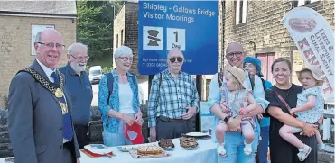  ?? PHOTOS: L&LCS ?? Lord Mayor of Bradford Coun Martin Love with members of the Leeds & Liverpool Canal Society and guests.