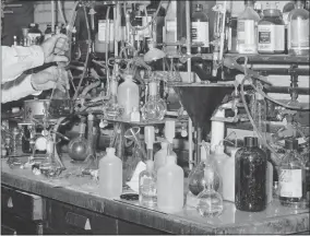  ?? PETER J. CARROLL—ASSOCIATED PRESS ?? In this July 1, 1960file photo, a chemist works in laboratory in Cambridge, Mass. For decades, scientists have used “statistica­l significan­ce” to estimate whether their results are reliable or just flukes. It’s long been criticized, but 2019has brought two high-profile calls to get rid of it entirely.