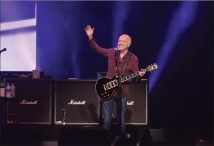  ?? LAUREN HALLIGAN — MEDIANEWS GROUP ?? Peter Frampton smiles and waves at fans on Sunday at Saratoga Performing Arts Center on the Peter Frampton Finale — The Farewell Tour.