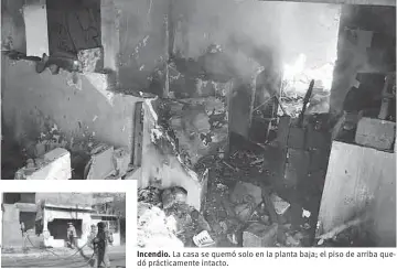  ??  ?? Incendio. La casa se quemó solo en la planta baja; el piso de arriba quedó prácticame­nte intacto.