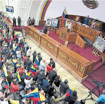  ?? Federico parra/afp ?? Los constituye­ntes chavistas, ayer, durante el inicio de la sesión