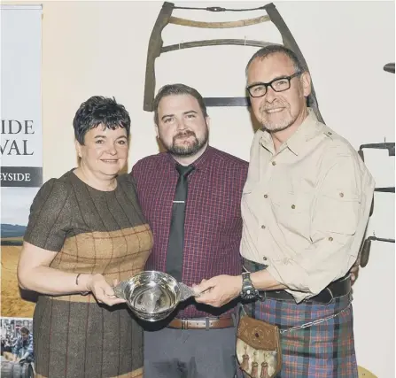  ??  ?? 0 Charlie and Susan Ironside, flanking The Scotsman’s Sean Murphy, put on a highly entertaini­ng tour to win the Best New Events award