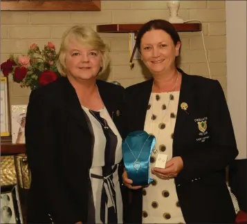  ??  ?? Caroline Browne, winner of the Coollattin Golf Club lady president’s prize being presented with her prize by Lady President, Liz McGoohan.