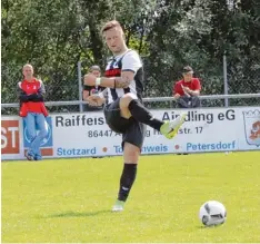  ?? Archivfoto: Sebastian Richly (neu) ?? Tobias Jorsch und der FC Affing stehen nach dem 4:2 Sieg in Untermaxfe­ld in der Ta belle auf Rang zwei.