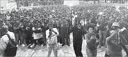  ?? (Pic: Panyaza Lesufi/X) ?? Military veterans join amaPanyaza in fight against crime.