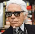  ?? Archivfoto: Caroline Seidel/dpa ?? Modedesign­er Karl Lagerfeld stach schon in der Schule durch sein Auftreten heraus.